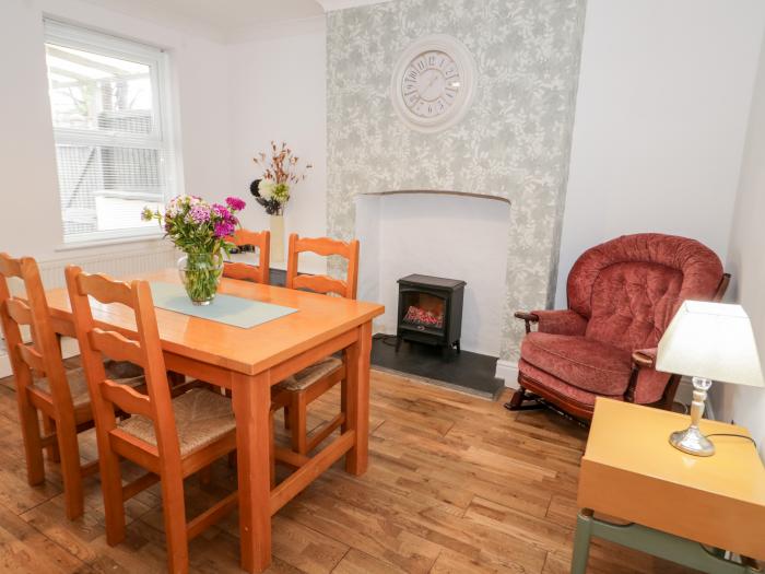 1 River View Terrace, is in Llandudno Junction, Conwy. Two-bedroom cottage near amenities and beach.