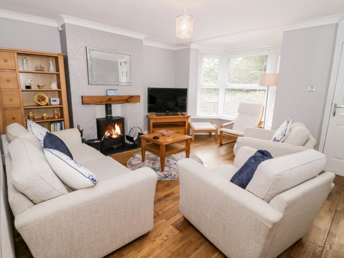 1 River View Terrace, is in Llandudno Junction, Conwy. Two-bedroom cottage near amenities and beach.