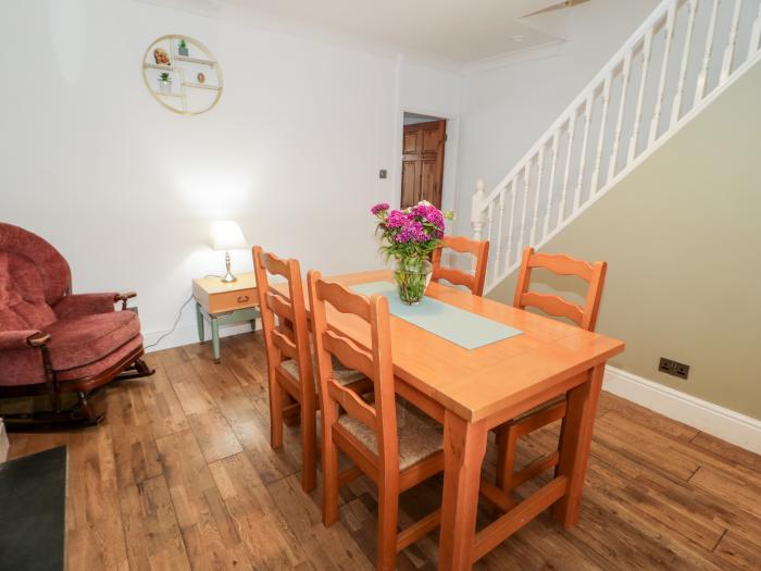 1 River View Terrace, is in Llandudno Junction, Conwy. Two-bedroom cottage near amenities and beach.