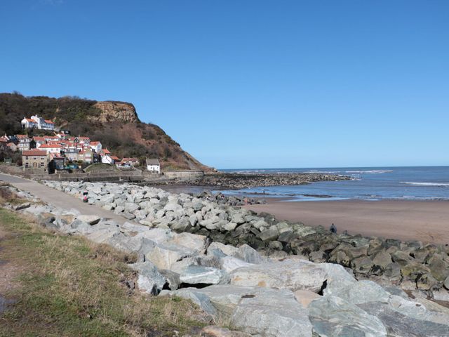 Buttercup Lodge near Runswick Bay near Staithes, North York Moors, off-road parking, hot tub, 2bed