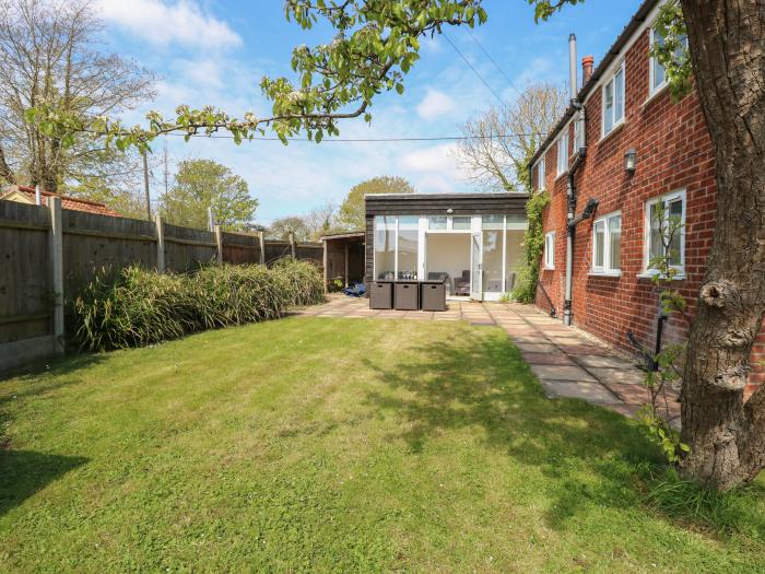 Riverside Cottage, Stalham, Norfolk, Near The Broads National Park, Close to the River Ant, Parking.