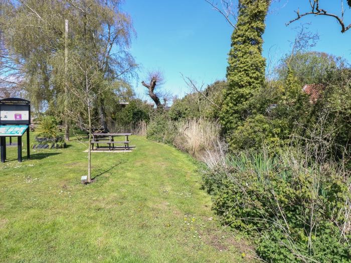 Riverside Cottage, Stalham, Norfolk, Near The Broads National Park, Close to the River Ant, Parking.