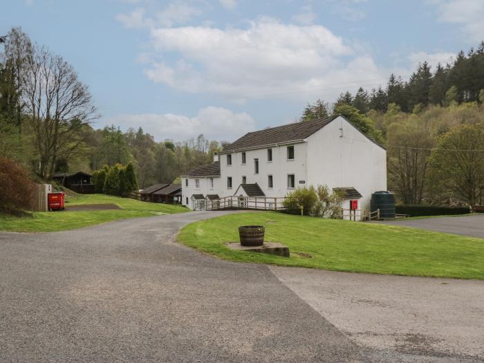 Canadian Cabin 37, is in Keswick, Cumbria. Off-road parking, in a National Park, pet-friendly, 2-bed