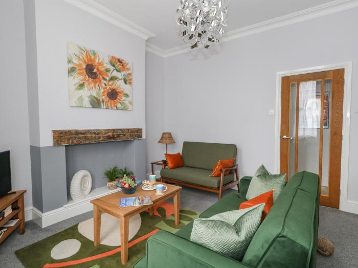 Tranquil Tides is in Weymouth, in Dorset. Ground-floor apartment, ideal for couples. Near amenities.