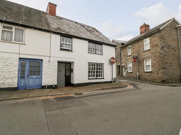 19 Lion Street, Hay-On-Wye, Powys, Wales. Close to a shop, a pub and a river. Pet-friendly. TV. WiFi