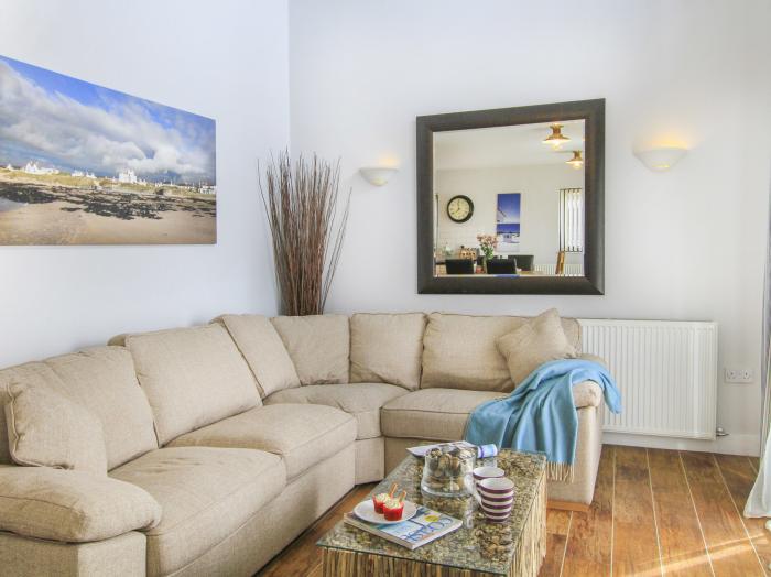 Cowrie Cottage, Rhosneigr, Anglesey, Wales, North Wales, Near Snowdonia National Park, Four bedrooms