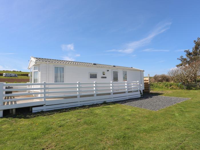 The Caravan - Cilan, near Abersoch in Gwynedd. Travel cot. Smart TV. Off-road parking. Single-storey