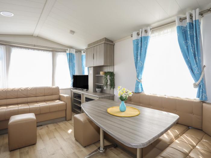 The Caravan - Cilan, near Abersoch in Gwynedd. Travel cot. Smart TV. Off-road parking. Single-storey