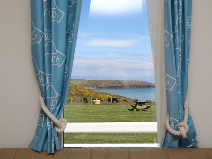 The Caravan - Cilan, near Abersoch in Gwynedd. Travel cot. Smart TV. Off-road parking. Single-storey