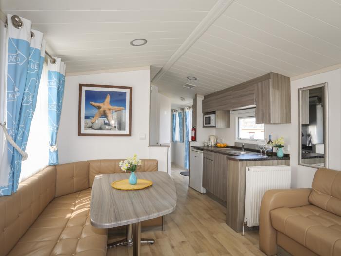 The Caravan - Cilan, near Abersoch in Gwynedd. Travel cot. Smart TV. Off-road parking. Single-storey