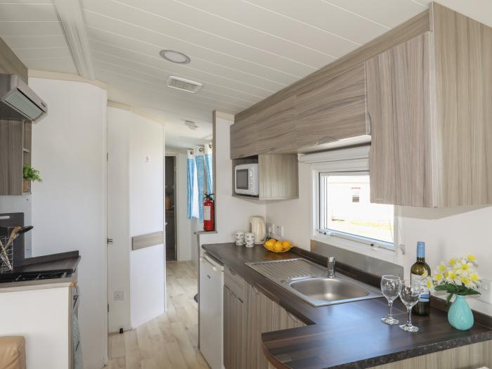 The Caravan - Cilan, near Abersoch in Gwynedd. Travel cot. Smart TV. Off-road parking. Single-storey