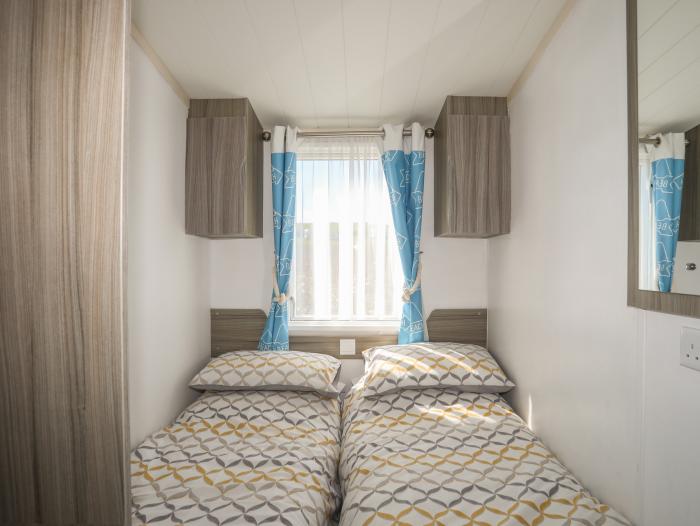 The Caravan - Cilan, near Abersoch in Gwynedd. Travel cot. Smart TV. Off-road parking. Single-storey