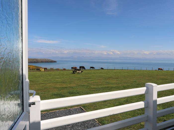 The Caravan - Cilan, near Abersoch in Gwynedd. Travel cot. Smart TV. Off-road parking. Single-storey