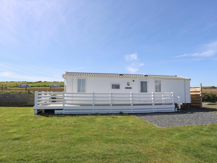 The Caravan - Cilan, near Abersoch in Gwynedd. Travel cot. Smart TV. Off-road parking. Single-storey