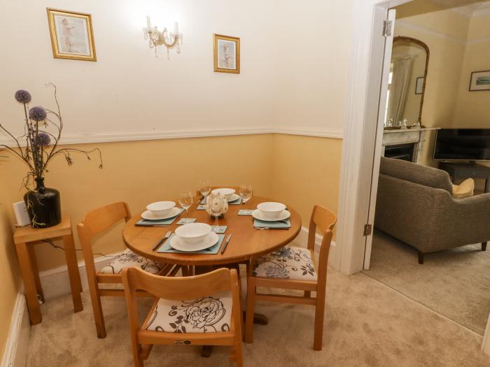 Little Rosemount in Tenby, Pembrokeshire. Driveway parking. Close to beach and amenities. Dishwasher