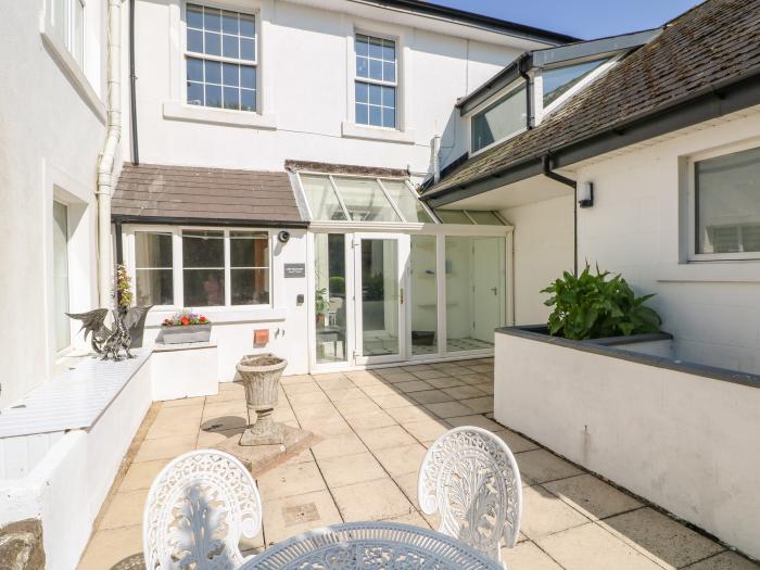 Little Rosemount in Tenby, Pembrokeshire. Driveway parking. Close to beach and amenities. Dishwasher