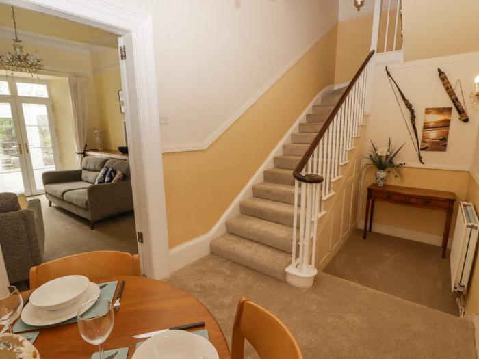 Little Rosemount in Tenby, Pembrokeshire. Driveway parking. Close to beach and amenities. Dishwasher