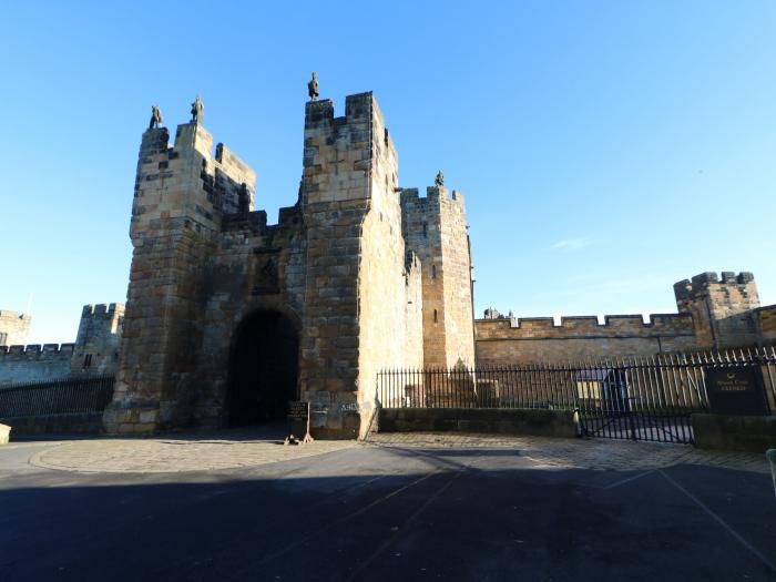 The Cobbles in Alnwick, Northumberland. Woodburning stove. Victorian home. Enclosed garden. Central.