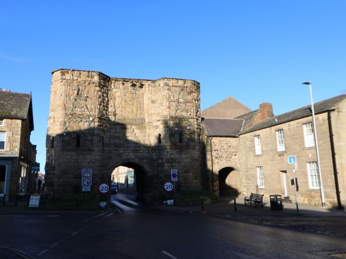 The Cobbles in Alnwick, Northumberland. Woodburning stove. Victorian home. Enclosed garden. Central.