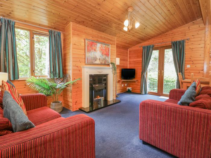 Elm Lodge, Keswick, Cumbria, The Lake District National Park. Single-storey lodge, Ground-floor, TV.