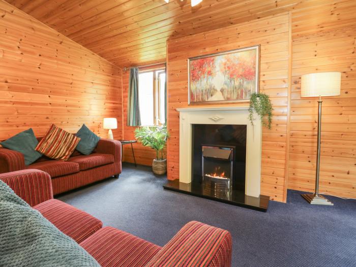 Elm Lodge, Keswick, Cumbria, The Lake District National Park. Single-storey lodge, Ground-floor, TV.