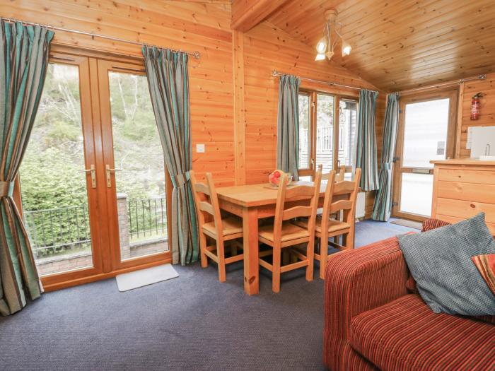 Elm Lodge, Keswick, Cumbria, The Lake District National Park. Single-storey lodge, Ground-floor, TV.