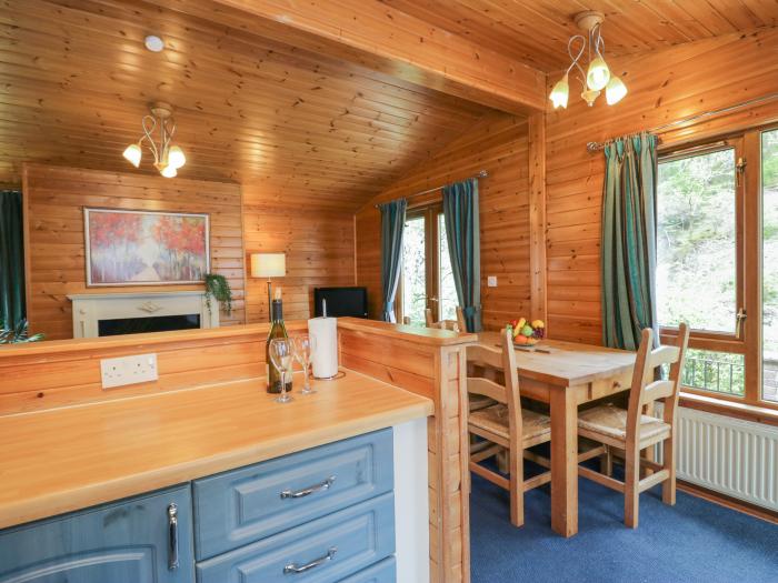 Elm Lodge, Keswick, Cumbria, The Lake District National Park. Single-storey lodge, Ground-floor, TV.