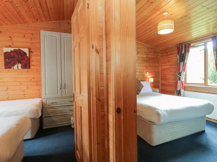 Elm Lodge, Keswick, Cumbria, The Lake District National Park. Single-storey lodge, Ground-floor, TV.