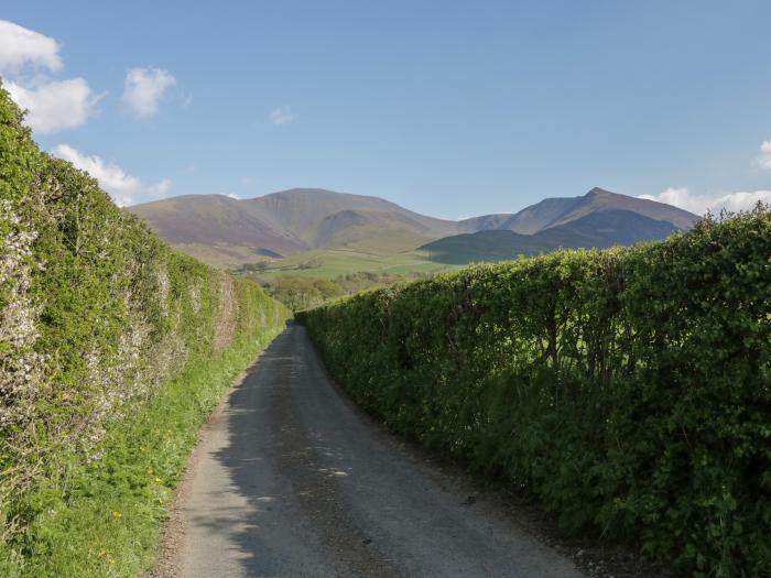 Riverside Cottage No 3 in Keswick, Cumbria. Off-road parking, in a National Park, pet-friendly, 3bed