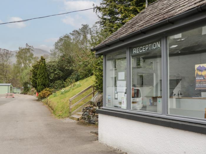 Riverside Cottage No 3 in Keswick, Cumbria. Off-road parking, in a National Park, pet-friendly, 3bed