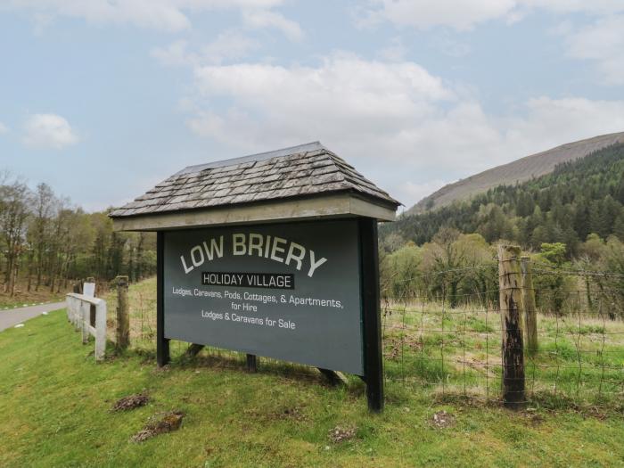 Riverside Cottage No 3 in Keswick, Cumbria. Off-road parking, in a National Park, pet-friendly, 3bed