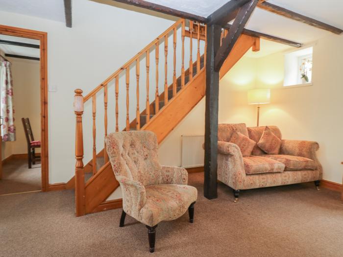 Riverside Cottage No 3 in Keswick, Cumbria. Off-road parking, in a National Park, pet-friendly, 3bed