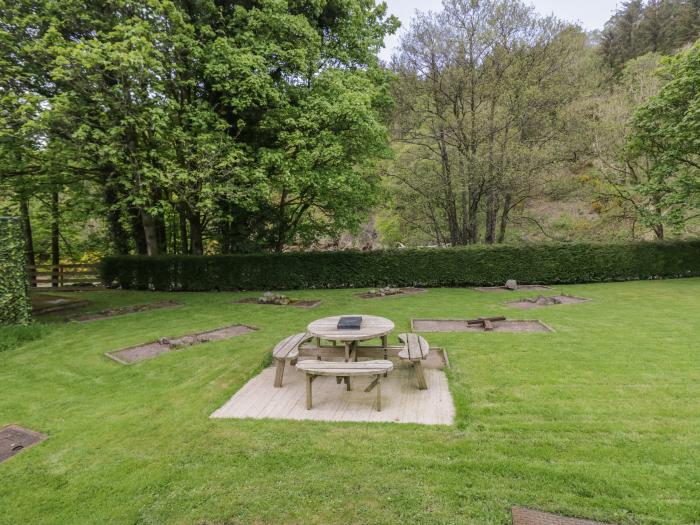 Garden Cottage No 2, Keswick, Cumbria, In The Lake District National Park. Off-road parking, Garden.