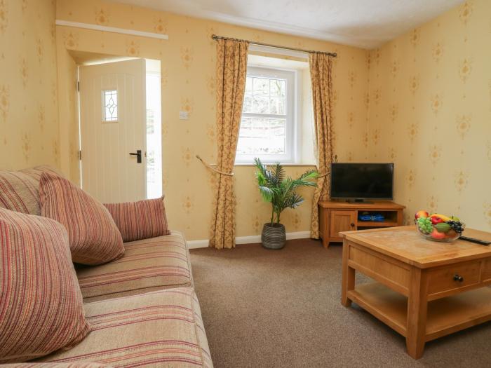 Garden Cottage No 2, Keswick, Cumbria, In The Lake District National Park. Off-road parking, Garden.