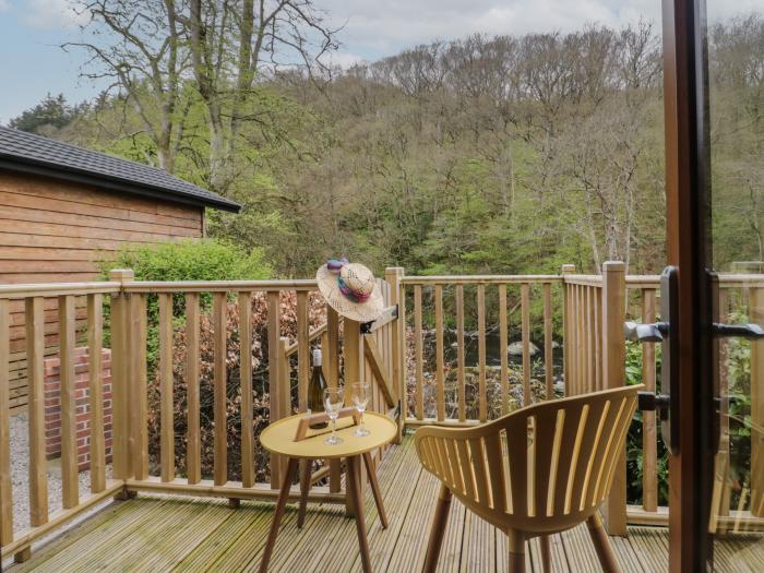 Pod No 5, is in Keswick, Cumbria. Off-road parking, in a National Park, pet-friendly, romantic, 1bed