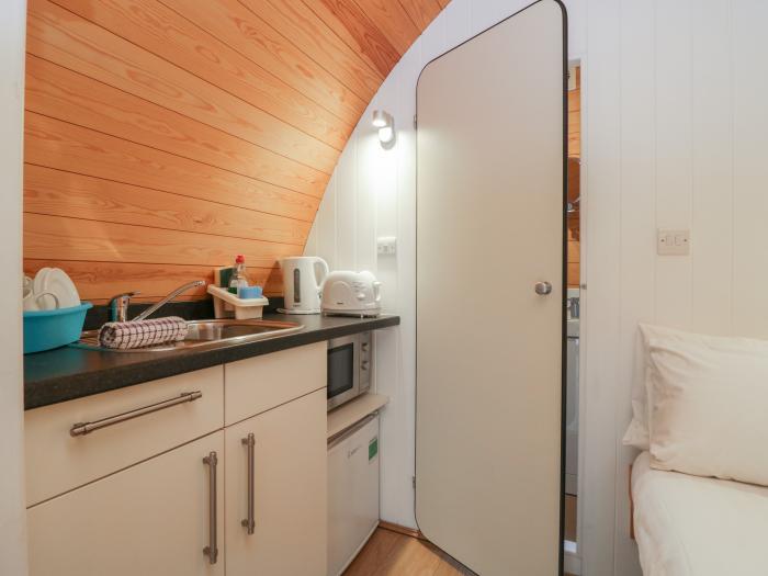 Pod No 5, is in Keswick, Cumbria. Off-road parking, in a National Park, pet-friendly, romantic, 1bed