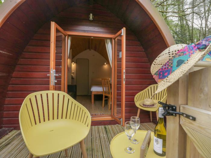 Pod No 5, is in Keswick, Cumbria. Off-road parking, in a National Park, pet-friendly, romantic, 1bed