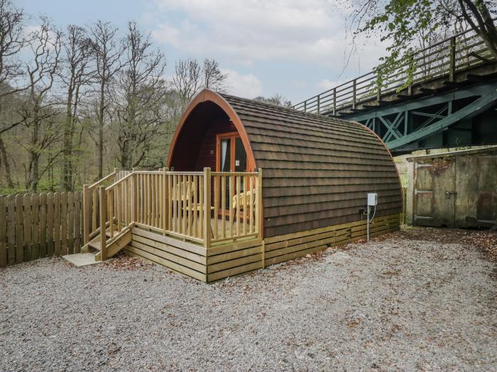 Pod No 5, is in Keswick, Cumbria. Off-road parking, in a National Park, pet-friendly, romantic, 1bed