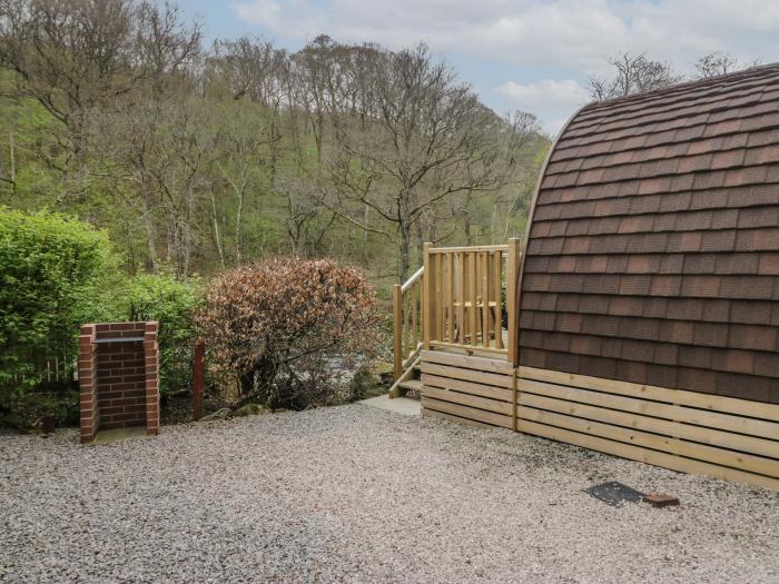 Pod No 5, is in Keswick, Cumbria. Off-road parking, in a National Park, pet-friendly, romantic, 1bed