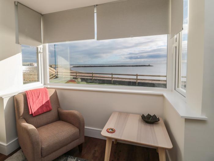 Fairwinds, Newbiggin-By-The-Sea, Northumberland. Close to amenities and a beach. Sea views. Gas fire