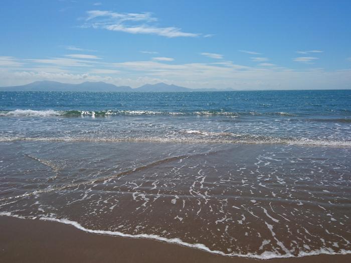 White Lodge Cottage, Niwbwrch (Newborough), Sir Ynys Mon. Dishwasher. Enclosed garden. TV. Parking.