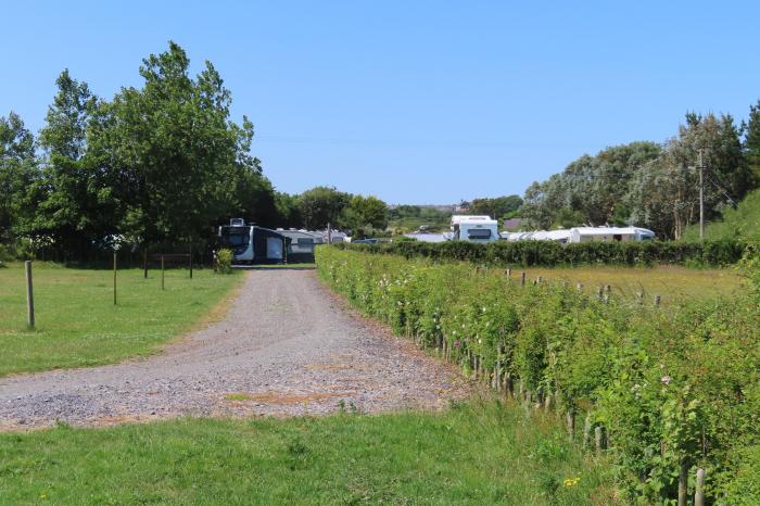 White Lodge Cottage, Niwbwrch (Newborough), Sir Ynys Mon. Dishwasher. Enclosed garden. TV. Parking.