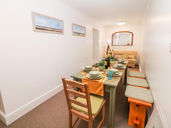 Garden Apartment, is in Buxton, Derbyshire. Lower-ground-floor apartment, near National Park. 2 bed.