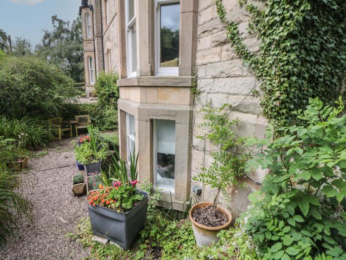 Garden Apartment, is in Buxton, Derbyshire. Lower-ground-floor apartment, near National Park. 2 bed.