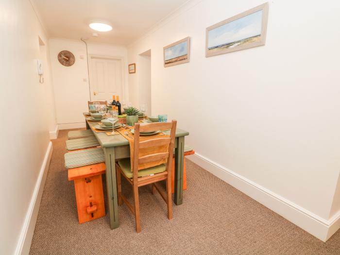 Garden Apartment, is in Buxton, Derbyshire. Lower-ground-floor apartment, near National Park. 2 bed.