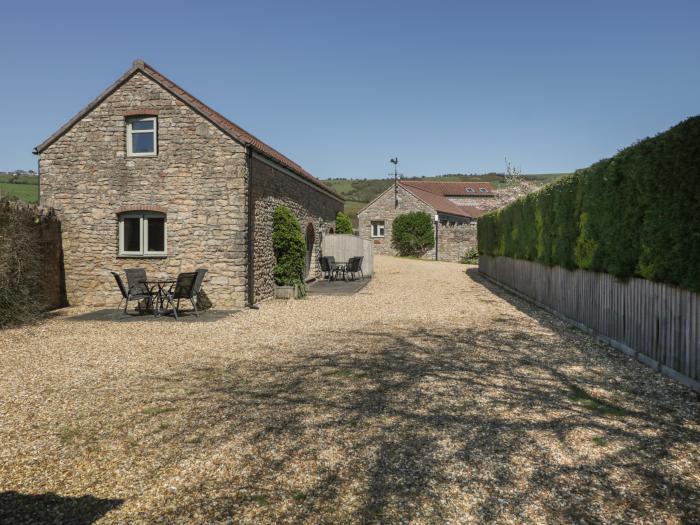 Sunnyside, in Bleadon, Somerset, near an AONB, off-road parking, dog-friendly, ground-floor bedroom.