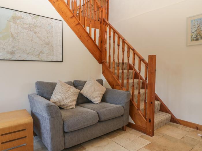 Sunnyside, in Bleadon, Somerset, near an AONB, off-road parking, dog-friendly, ground-floor bedroom.