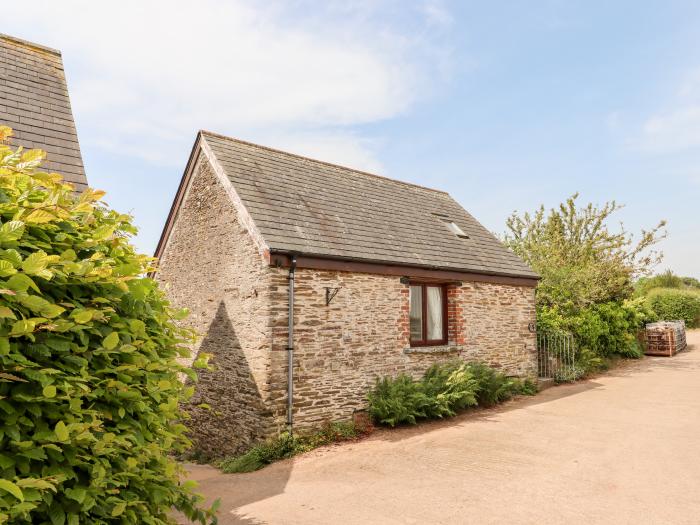 Higher Norton Barn, near East Allington, Devon. Off-road parking. Close to a pub. Pet-friendly. WiFi