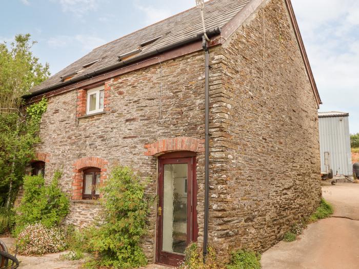 Higher Norton Barn, near East Allington, Devon. Off-road parking. Close to a pub. Pet-friendly. WiFi