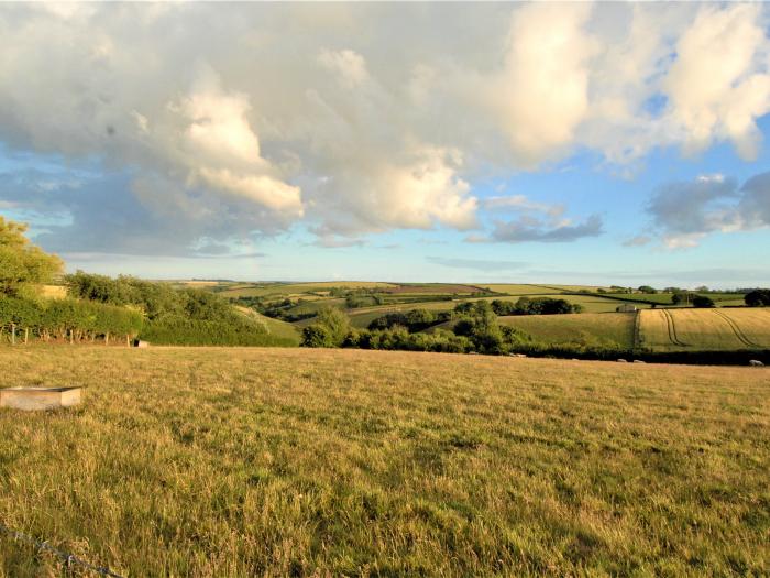 Higher Norton Barn, near East Allington, Devon. Off-road parking. Close to a pub. Pet-friendly. WiFi